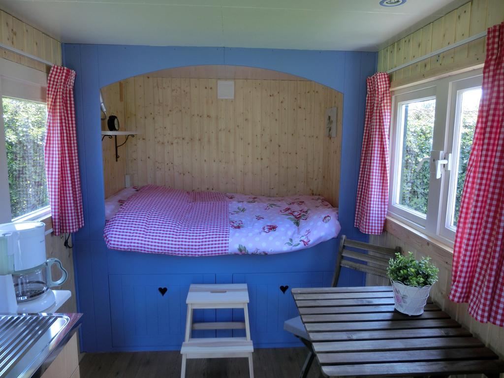 Pipowagen Camping Puur Genieten Bed and Breakfast Someren Kamer foto