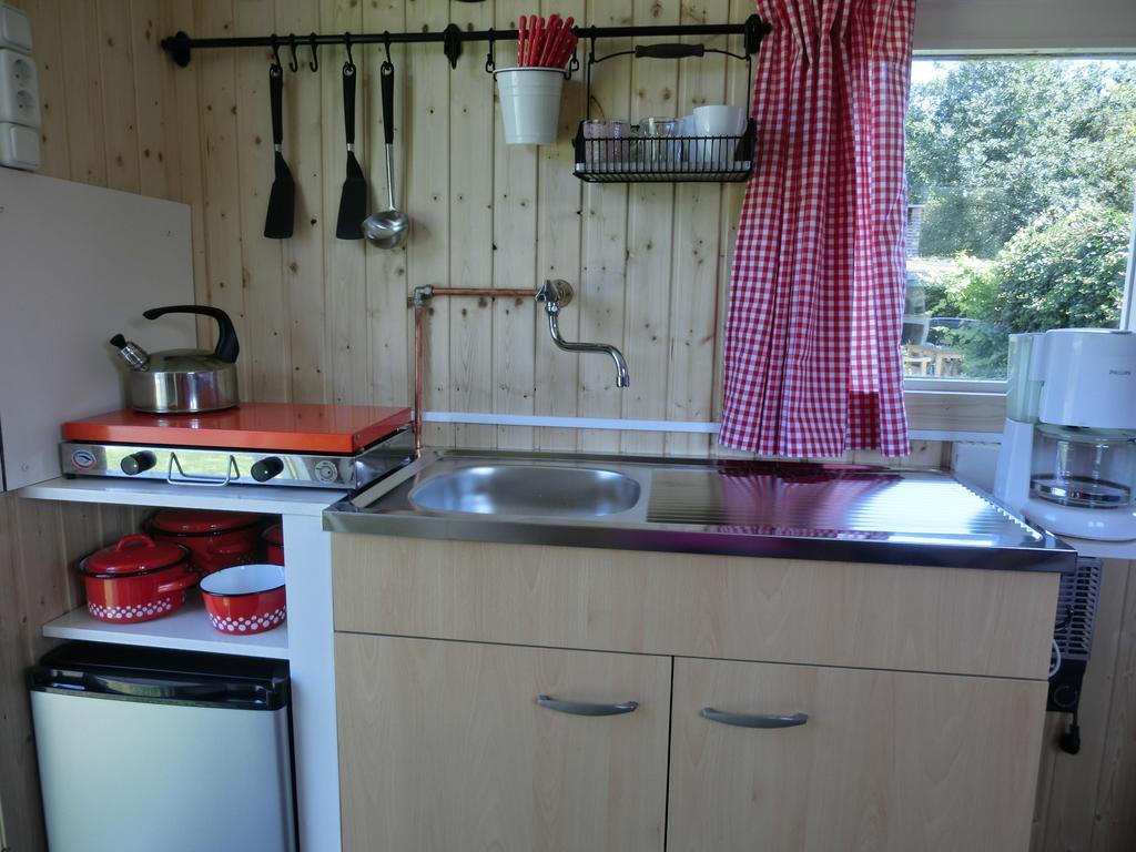 Pipowagen Camping Puur Genieten Bed and Breakfast Someren Kamer foto